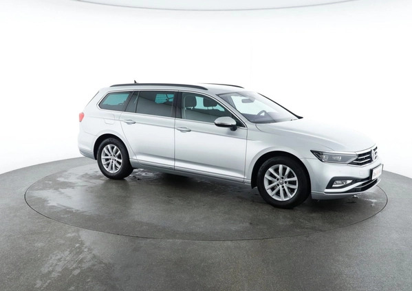 Volkswagen Passat cena 93800 przebieg: 135508, rok produkcji 2019 z Rybnik małe 781